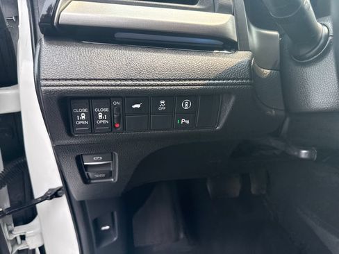 Used 2023 Honda Odyssey Touring image 16