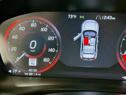 Used 2019 Volvo XC40 T5 Momentum image 12