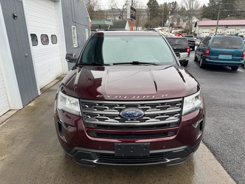 Used 2018 Ford Explorer XLT w/ Equipment Group 202A image 2