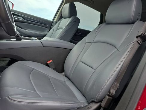 Used 2019 Buick Enclave Essence FWD image 18