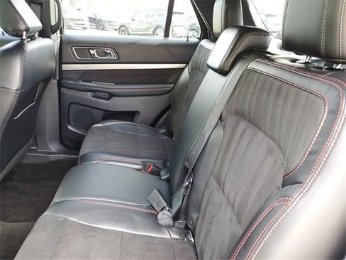 Used 2018 Ford Explorer XLT w/ Equipment Group 202A image 13