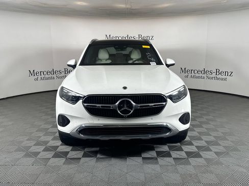 Used 2024 Mercedes-Benz GLC 300 4MATIC image 2