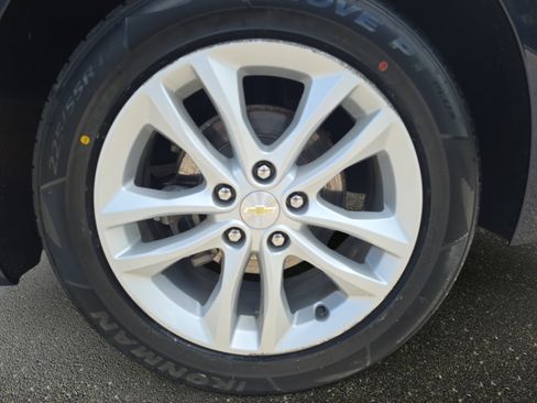 Used 2017 Chevrolet Malibu LT image 32