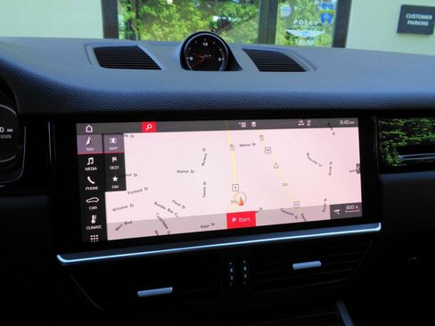 Used 2019 Porsche Cayenne AWD/4WD image 13