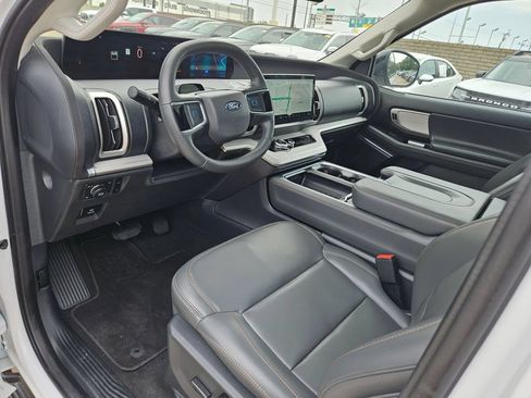 Used 2025 Ford Expedition Active AWD/4WD image 13