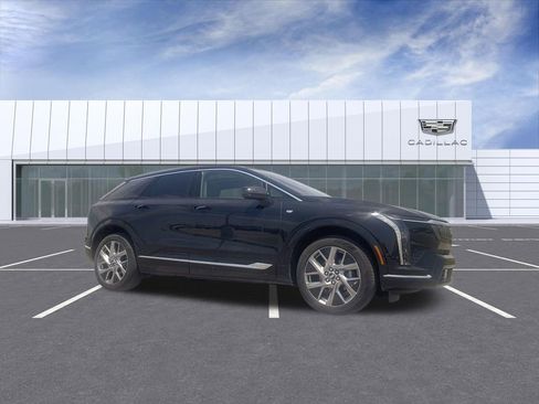 Certified 2025 Cadillac Optiq Luxury 2 w/ LPO, Floor Liner Package AWD/4WD image 1