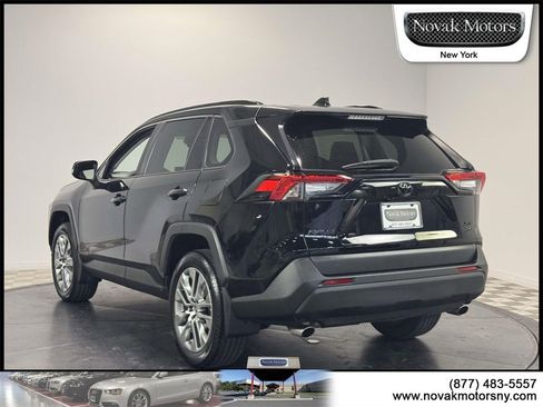 Used 2022 Toyota RAV4 XLE Premium image 5