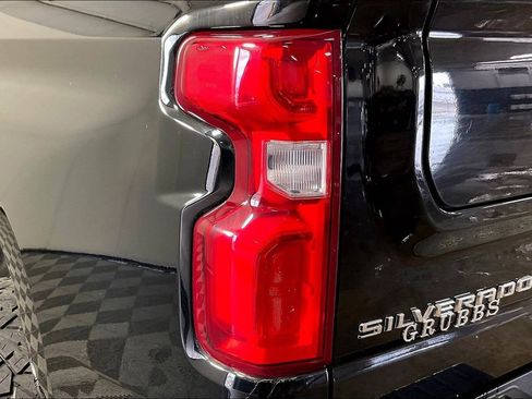 Used 2022 Chevrolet Silverado 1500 High Country w/ Technology Package AWD/4WD image 39