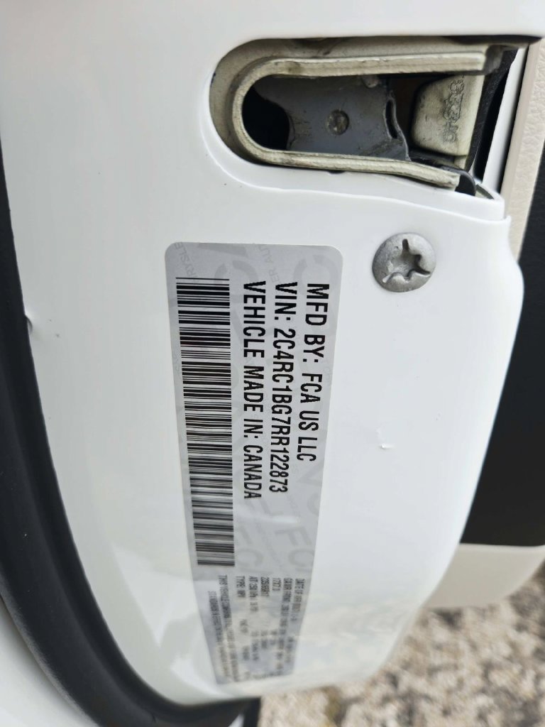 Certified 2024 Chrysler Pacifica Touring-L FWD image 39