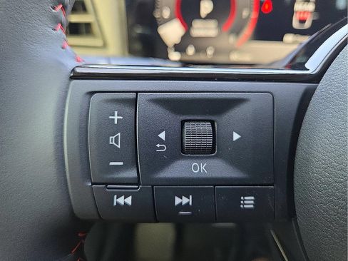 Used 2025 Nissan Kicks SR w/ Illumination Package AWD/4WD image 19