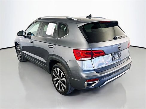 Used 2022 Volkswagen Taos SE image 5