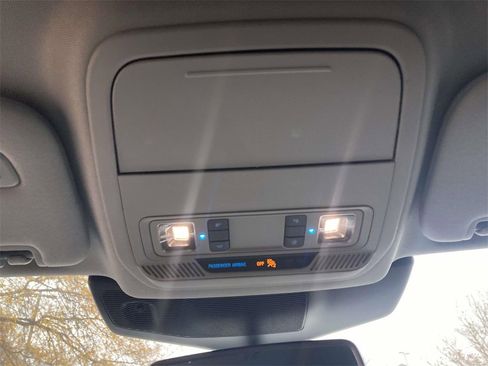 Used 2022 Ford Explorer XLT w/ Equipment Group 202A image 18