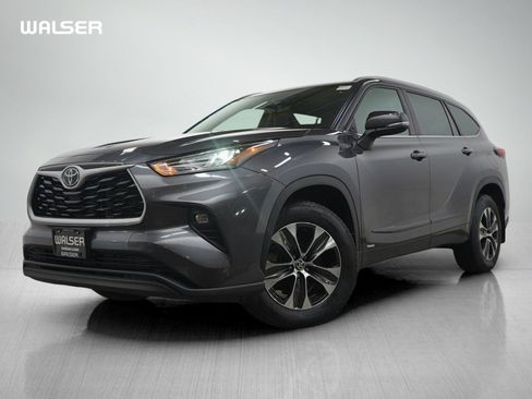 Used 2025 Toyota Highlander XLE AWD/4WD image 1