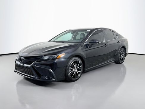 Used 2021 Toyota Camry SE FWD image 4