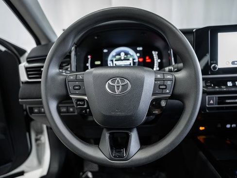 Used 2025 Toyota Camry LE image 29