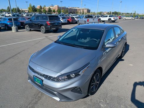 Used 2023 Kia Forte LXS w/ LXS Technology Package FWD image 8