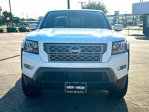 Used 2024 Nissan Frontier SV w/ SV Convenience Package RWD image 11