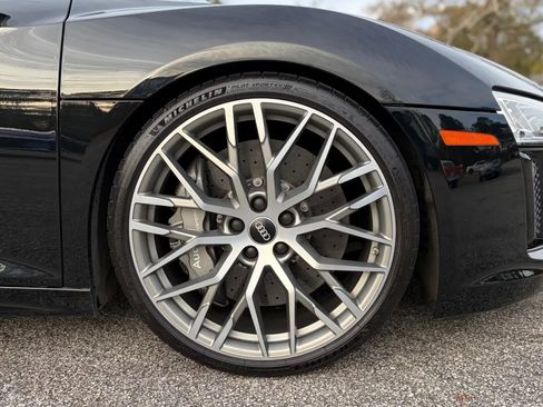 Used 2017 Audi R8 V10 w/ Ceramic Brake Package image 18