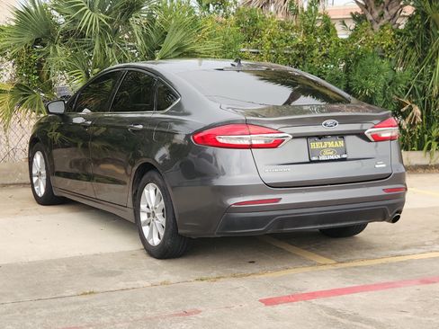 Used 2020 Ford Fusion SE FWD image 4