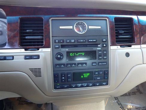 Used 2008 Lincoln Town Car Signature Limited image 17