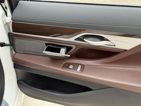 Used 2020 BMW 740i xDrive w/ Cold Weather Package image 33