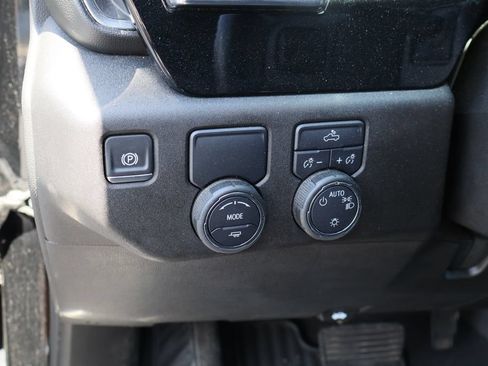 Used 2025 Chevrolet Silverado 1500 LT RWD image 12