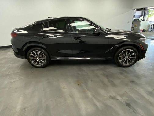Used 2022 BMW X6 xDrive40i w/ M Sport Package AWD/4WD image 8