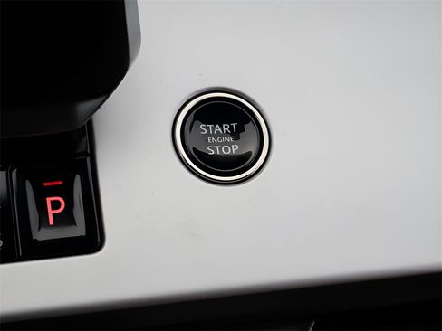 New 2026 Land Rover Range Rover SE image 26