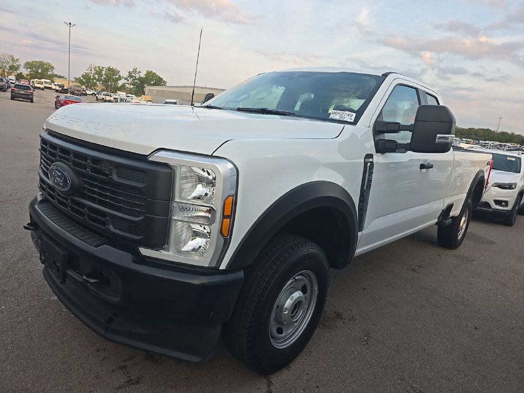 Used 2025 Ford F250 XL AWD/4WD image 2