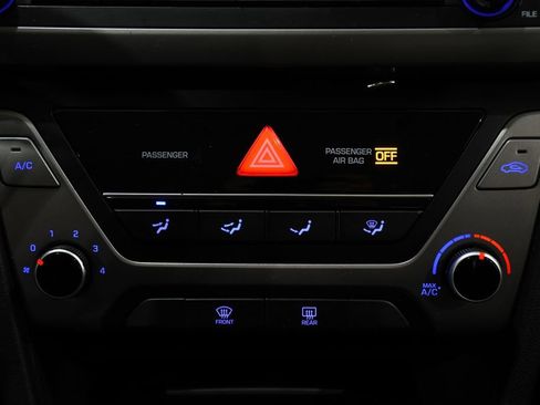 Used 2018 Hyundai Elantra SE w/ Cargo Package image 17