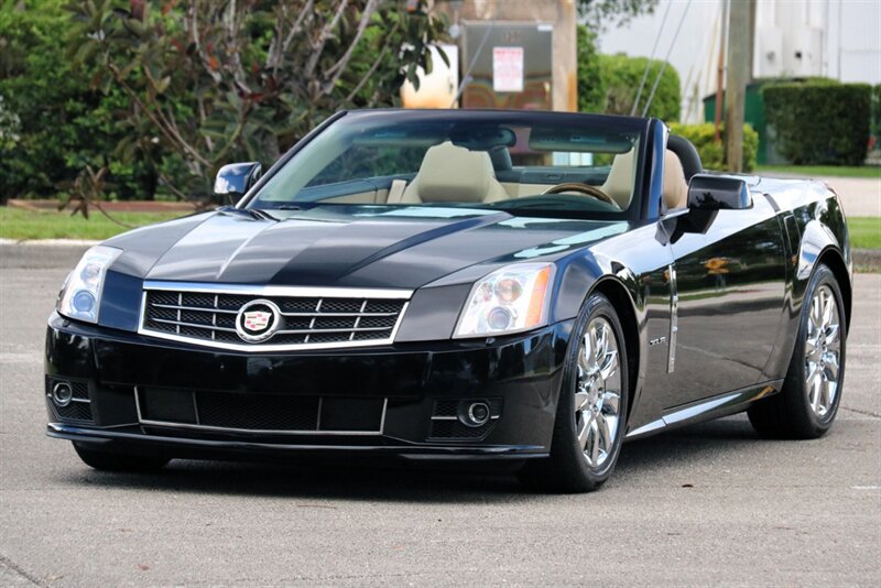 Used 2009 Cadillac XLR RWD image 11
