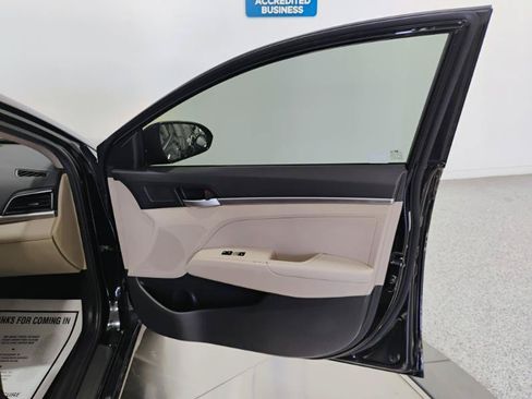 Used 2020 Hyundai Elantra SE w/ Cargo Package (C1) FWD image 29