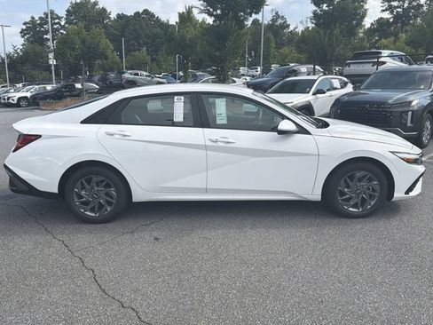 New 2026 Hyundai Elantra Hybrid FWD image 9
