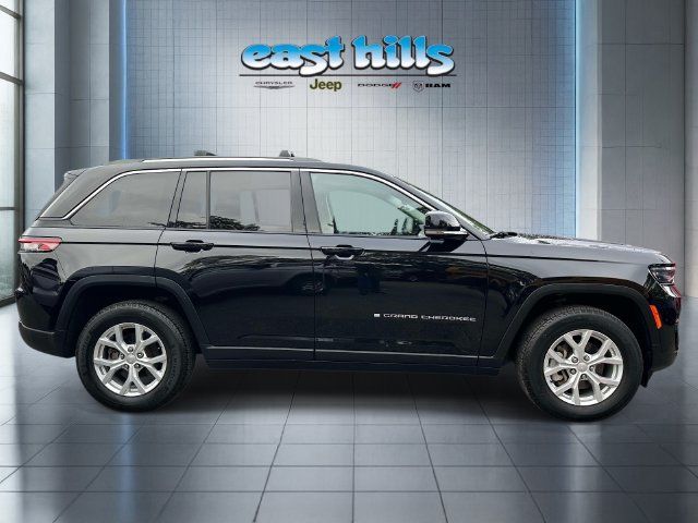 Used 2023 Jeep Grand Cherokee Limited AWD/4WD image 2