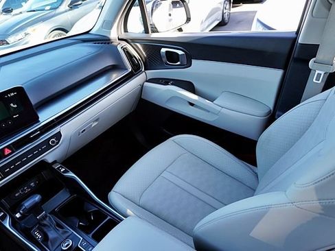 Used 2025 Kia Sorento EX w/ Panoramic Sunroof Package FWD image 25