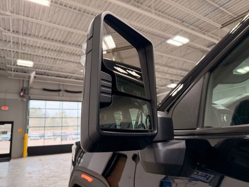 Used 2022 GMC Sierra 2500 Pro w/ Convenience Package image 16