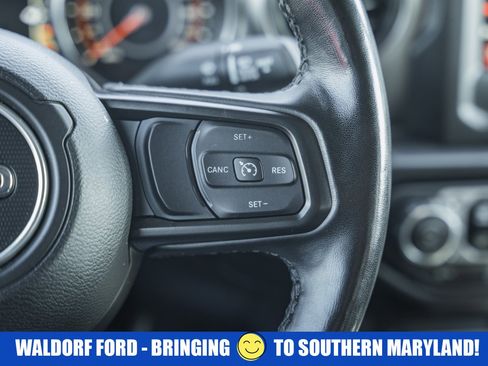 Used 2022 Jeep Gladiator Willys image 35