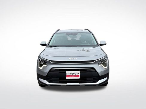 Used 2024 Kia Niro LX image 8