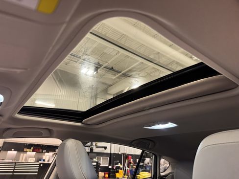 Used 2023 Subaru Crosstrek 2.5i Limited w/ Moonroof Package image 17