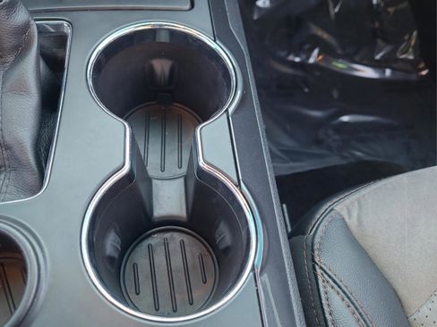 Used 2017 Ford Explorer XLT w/ Equipment Group 202A image 17