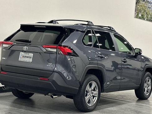 Used 2025 Toyota RAV4 LE AWD/4WD image 4
