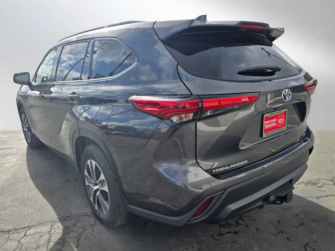 Used 2022 Toyota Highlander XLE image 5