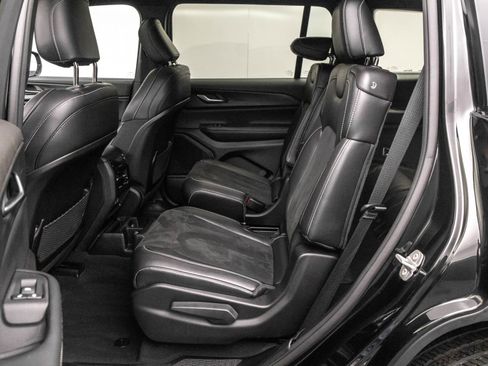 Used 2023 Jeep Grand Cherokee L Laredo AWD/4WD image 31