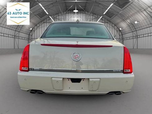 Used 2011 Cadillac DTS Premium image 4