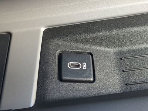 New 2026 Land Rover Defender 110 OCTA image 34