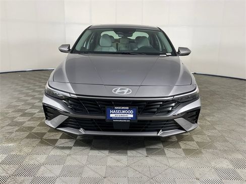 New 2025 Hyundai Elantra Limited image 27