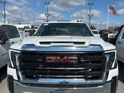 New 2024 GMC Sierra 3500 Pro w/ Convenience Package