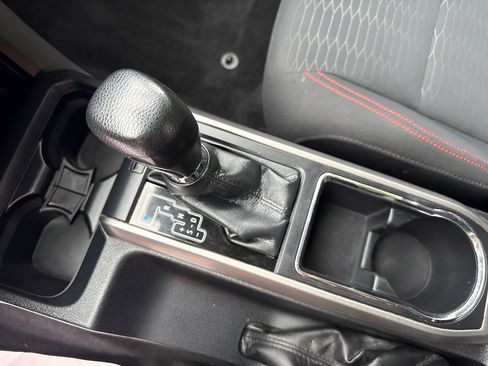 Used 2018 Toyota Tacoma SR5 AWD/4WD image 29