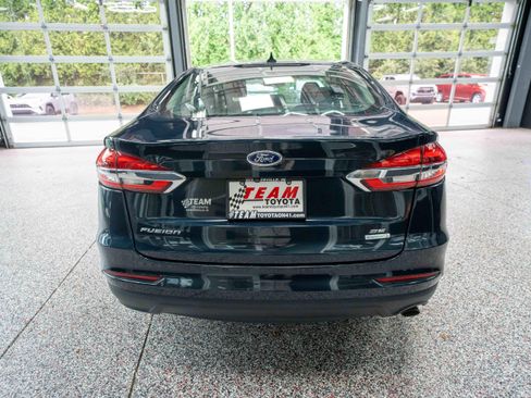 Used 2020 Ford Fusion SE FWD image 3