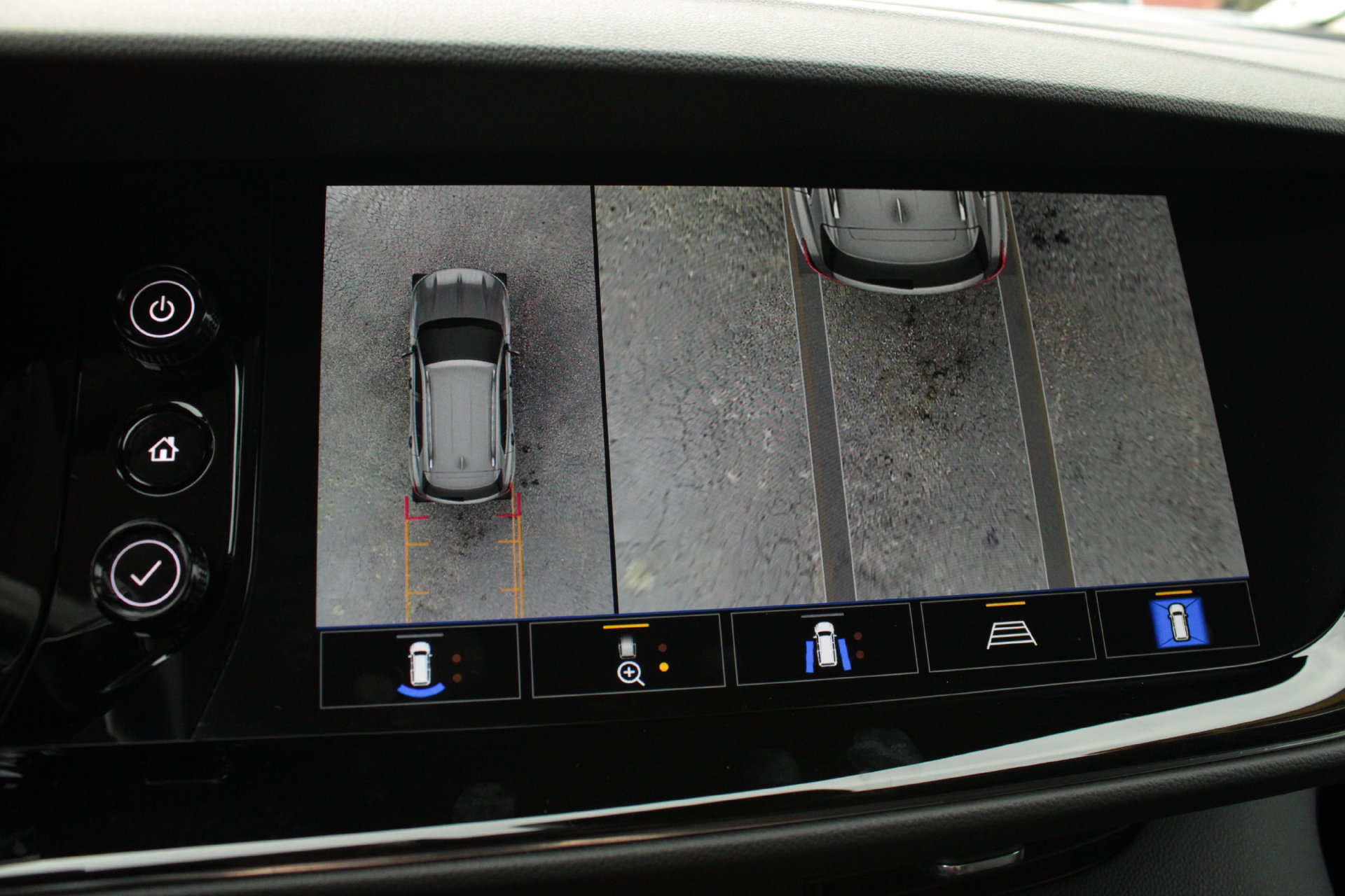 Used 2022 Buick Envision Avenir w/ Technology Package II FWD image 45